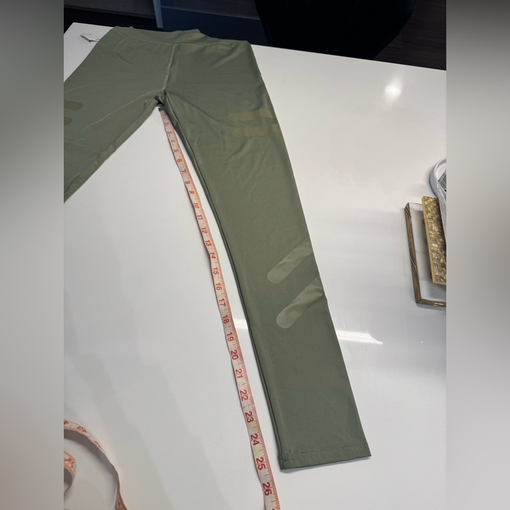 Green workout athleisure leggings lightweight size medium New - Picture 8 of 10